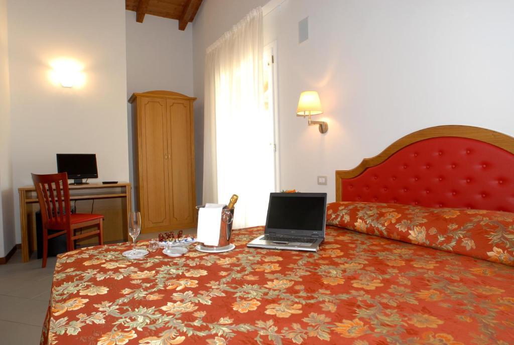 Villa Aretusi Bologna Rum bild